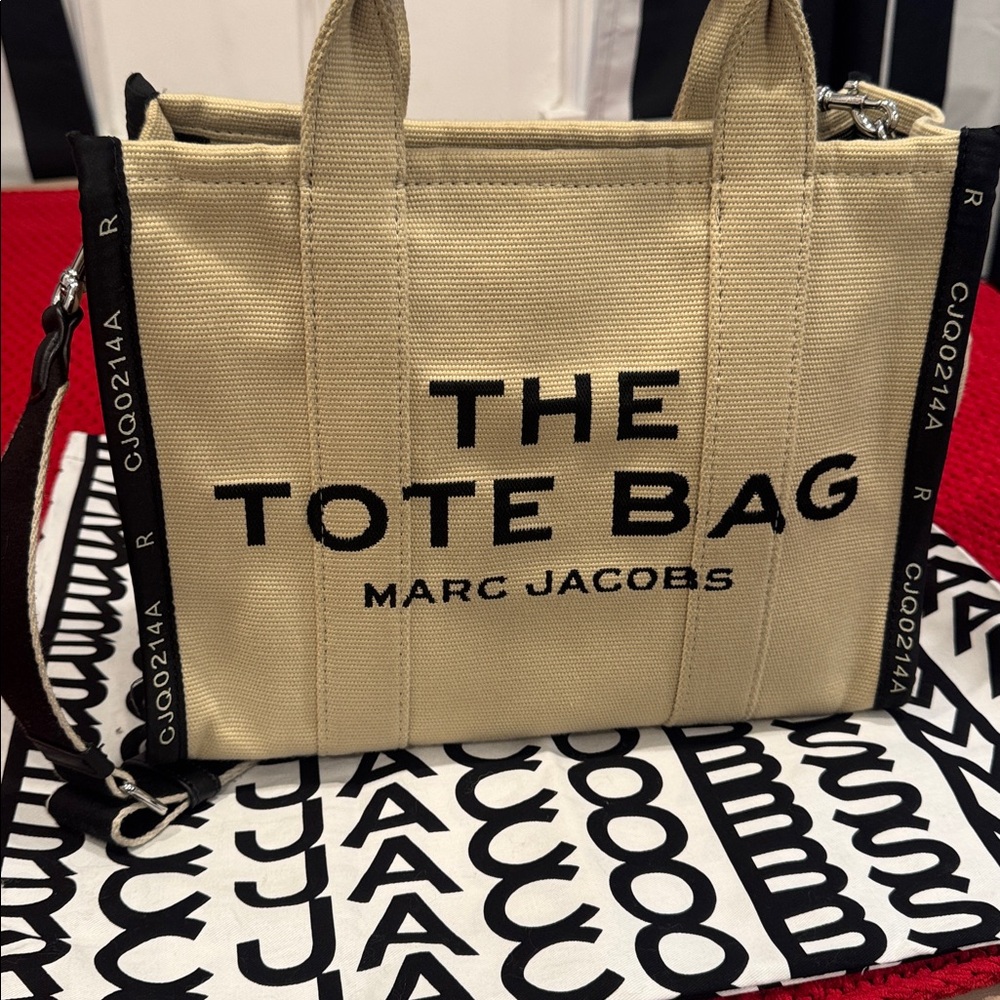 THE JACQUARD MEDIUM TOTE BAG